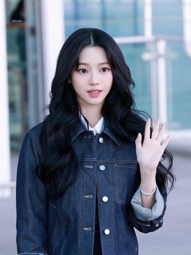 오늘자 밀라노로 출국하는 에스파 카리나