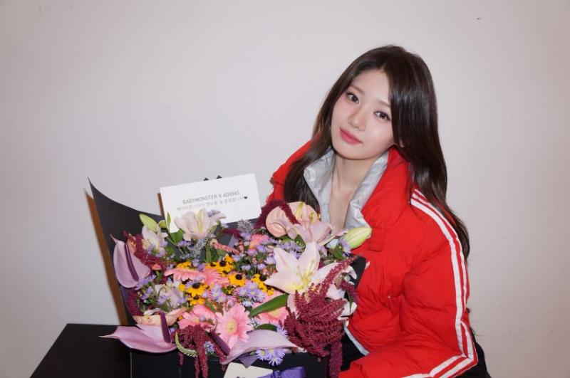 베이비몬스터 로라