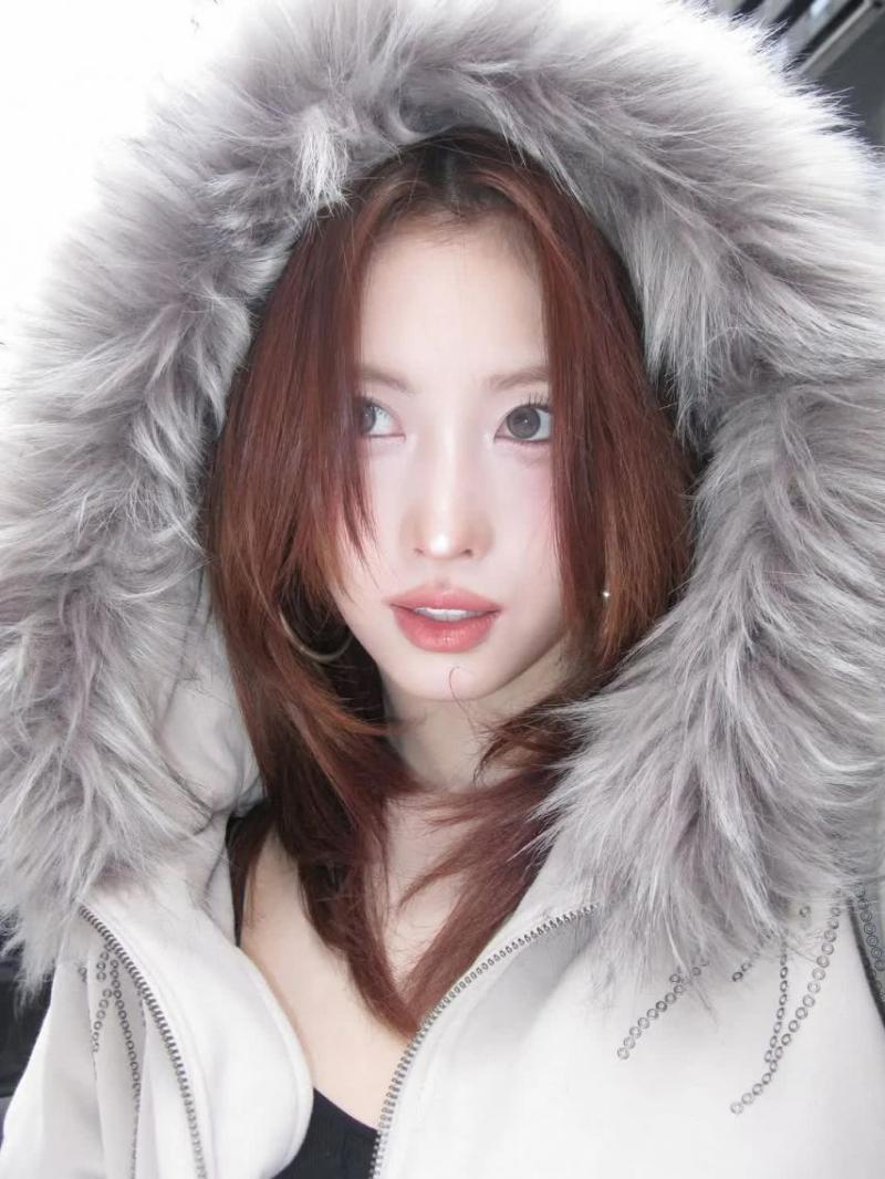 트와이스 모모 매끈 복부 보여주는 초 하이레그.jpg