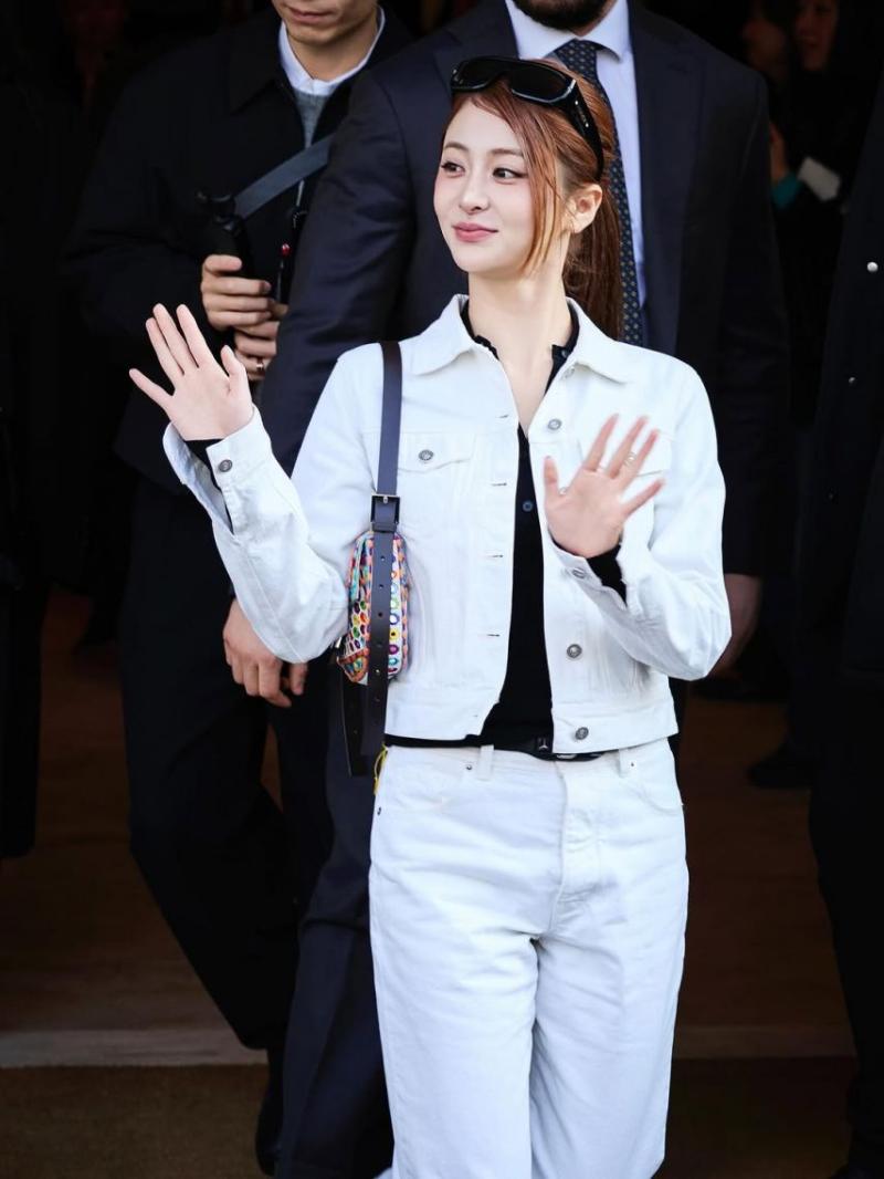 LE SSERAFIM (르세라핌) 허윤진