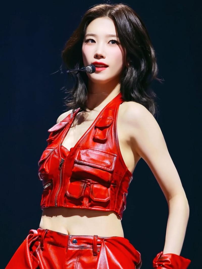 LE SSERAFIM (르세라핌) 카즈하