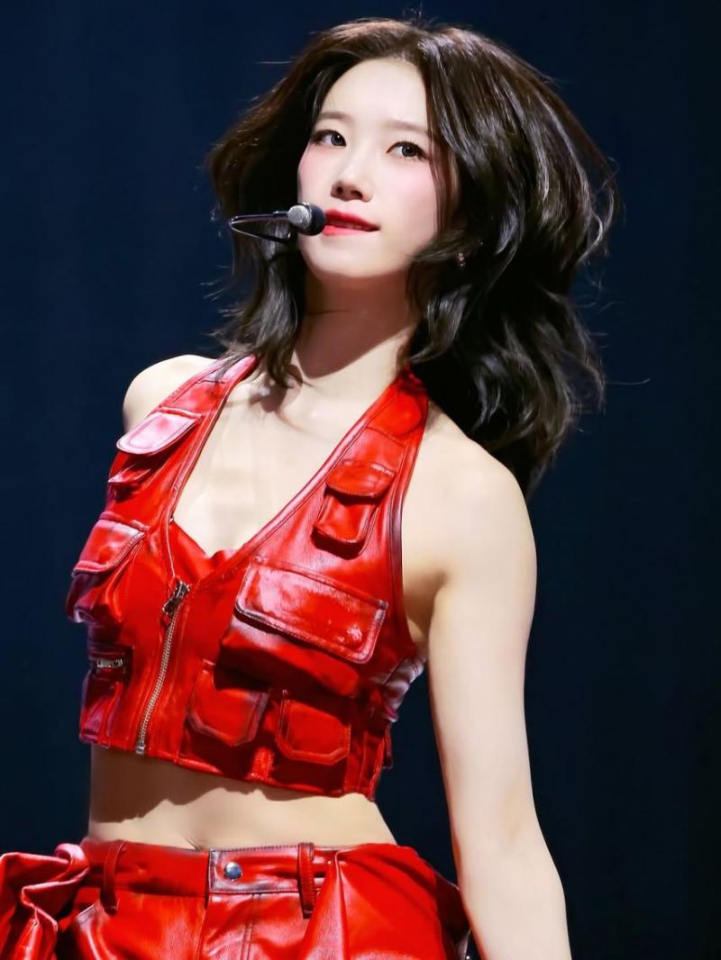 LE SSERAFIM (르세라핌) 카즈하