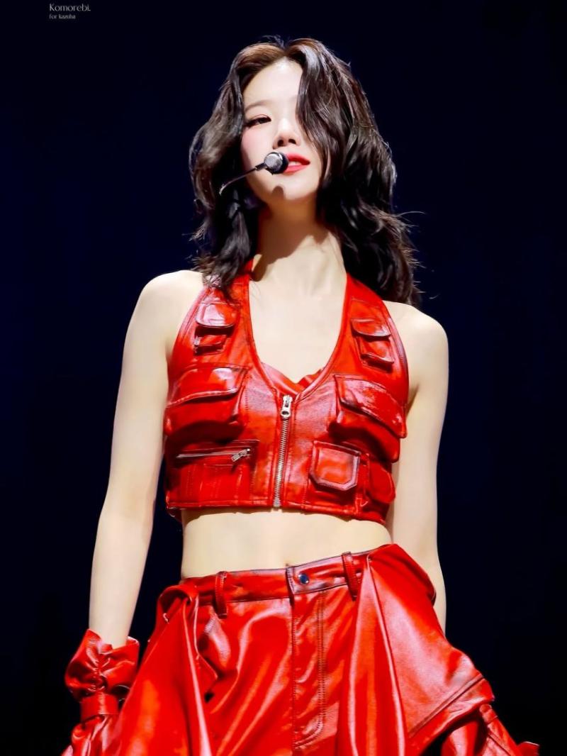 LE SSERAFIM (르세라핌) 카즈하