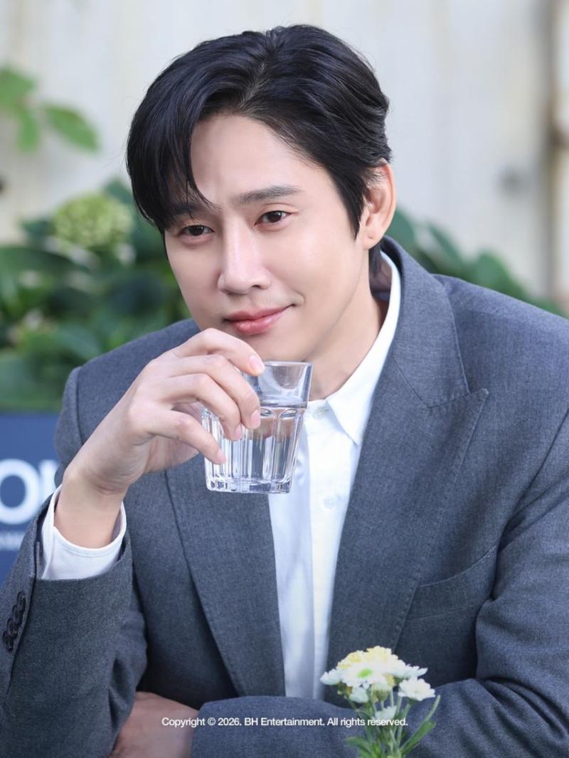 한지민 박성훈 미혼남녀의효율적만남 포스터촬영 비하인드