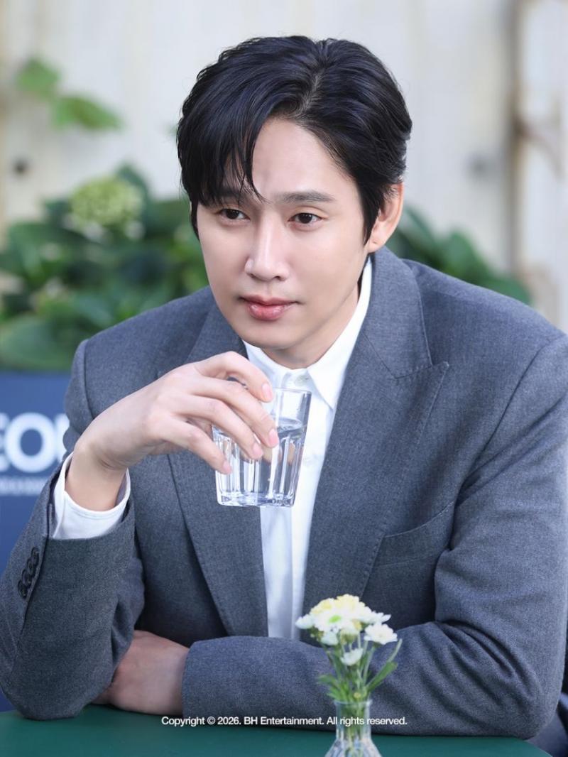 한지민 박성훈 미혼남녀의효율적만남 포스터촬영 비하인드