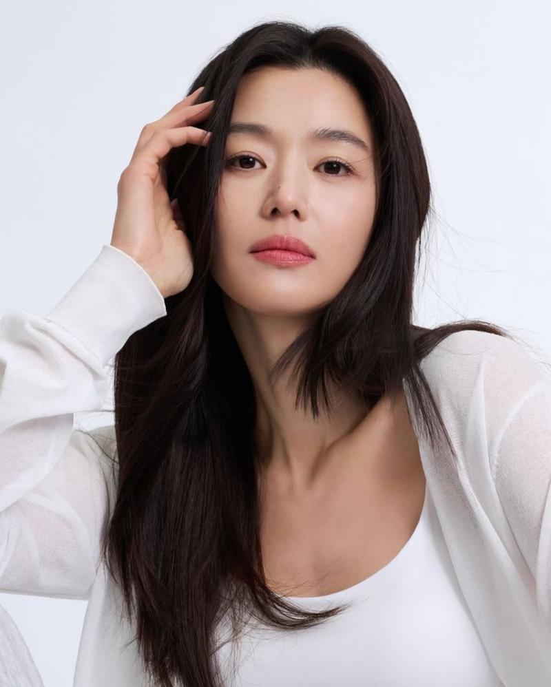 탑텐 2026 새로운 앰버서더 배우 전지현.JPG