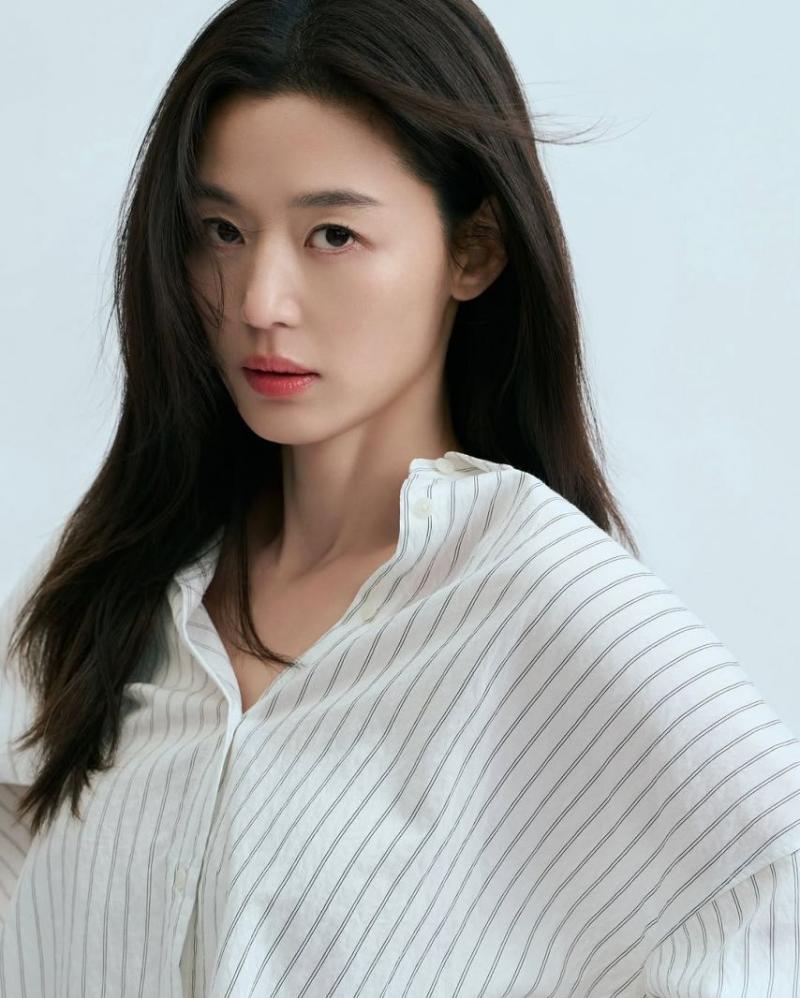 탑텐 2026 새로운 앰버서더 배우 전지현.JPG