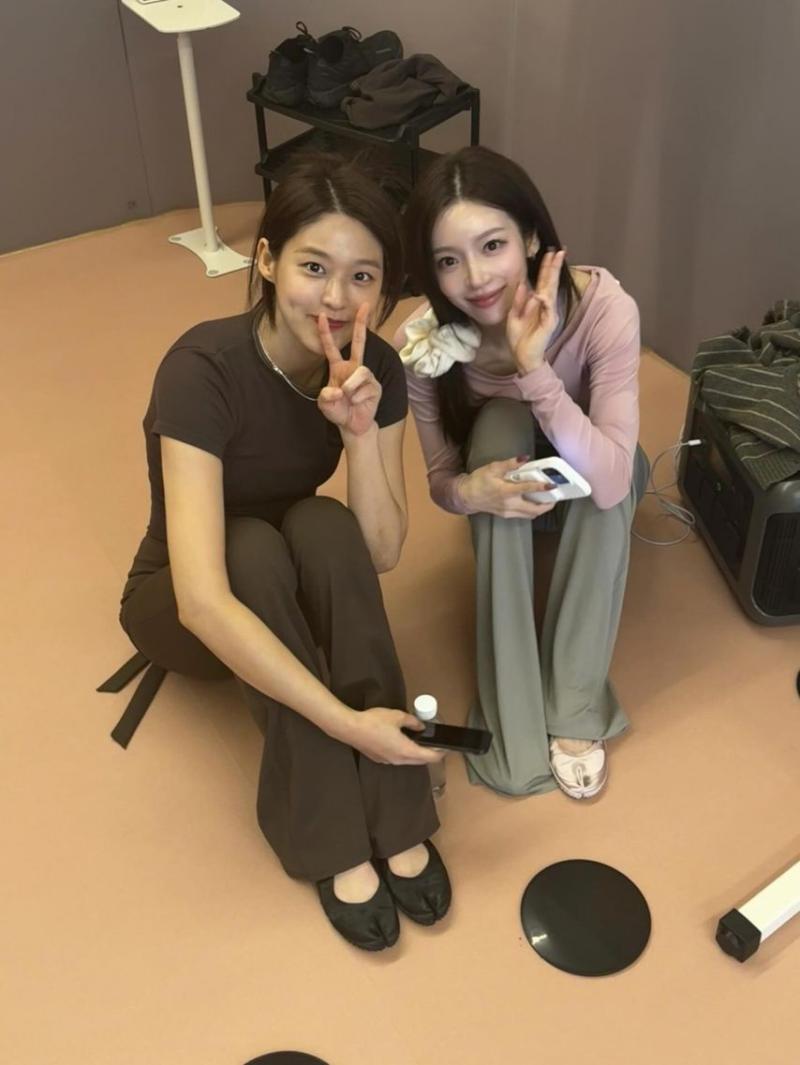 홍지윤 김설현 인별