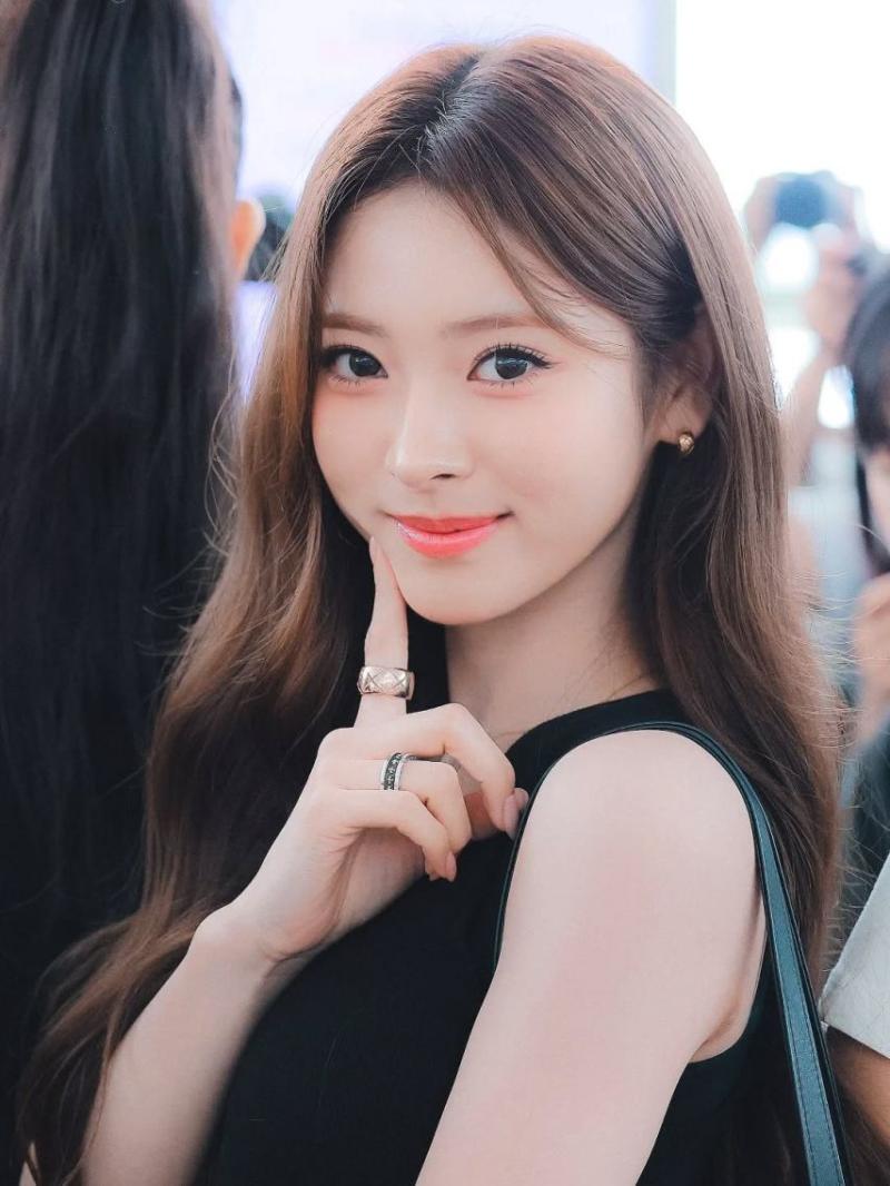 MEOVV (미야오) 안나