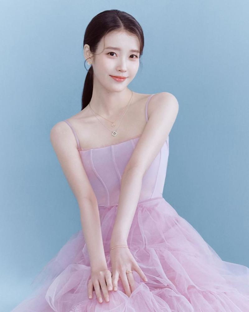 아이유 제이에스티나
