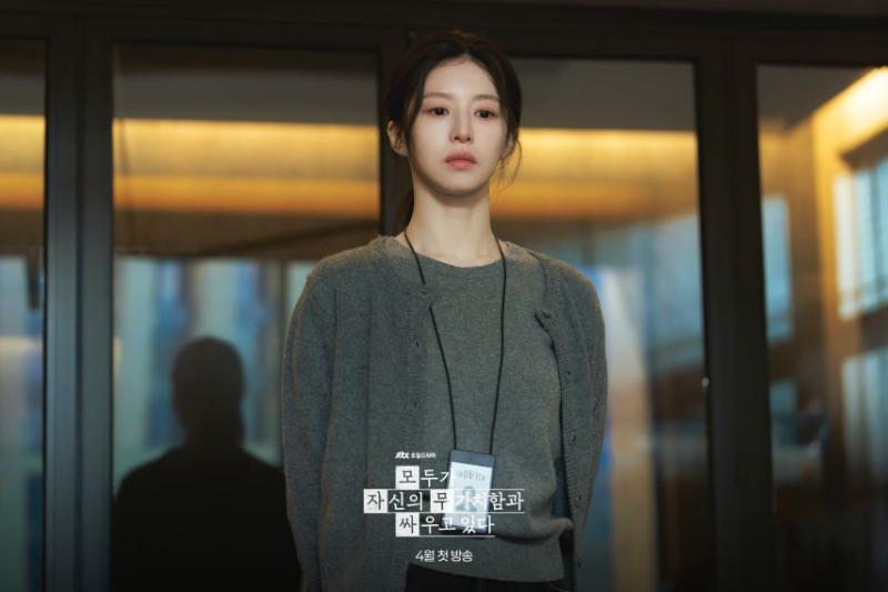 [고윤정] 모두가 자신의 무가치함과 싸우고 있다 변은아