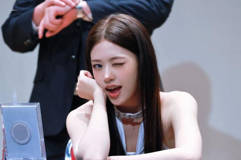 아이브 안유진