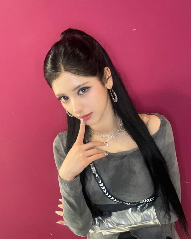 걸그룹 엑신(X:IN) 쇼음악중심 착장 모음.jpg