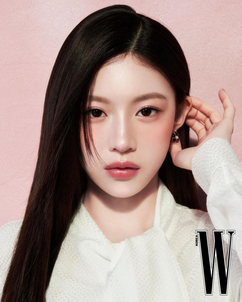 고윤정 샤넬쇼 파리/ WKorea