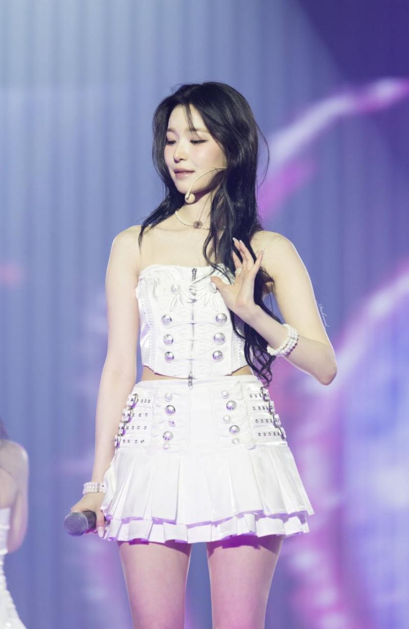 프로미스나인 백지헌