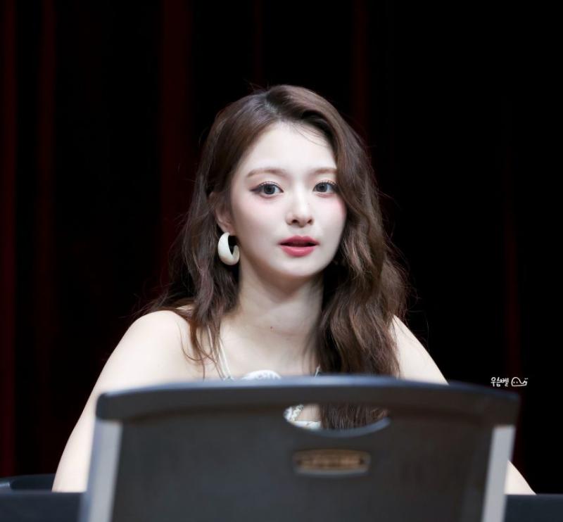프로미스나인 이나경