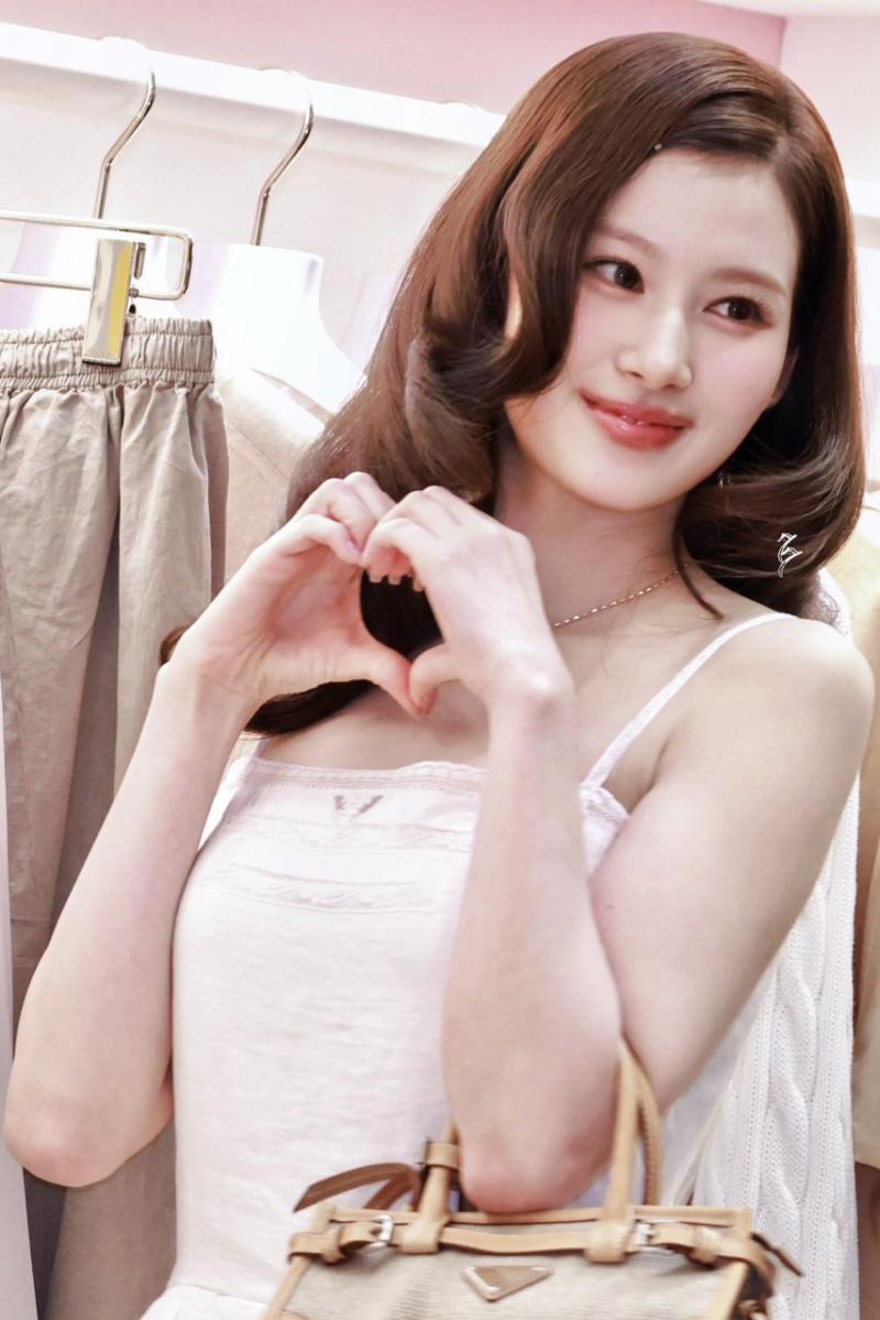 트와이스 사나
