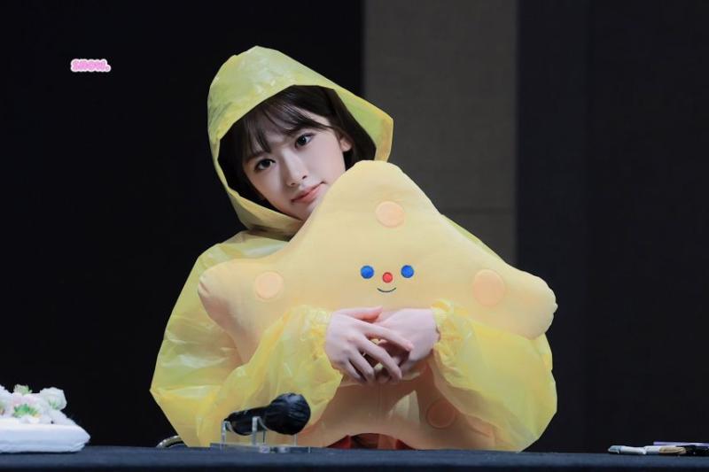 아이브 안유진 (6pics 추가)