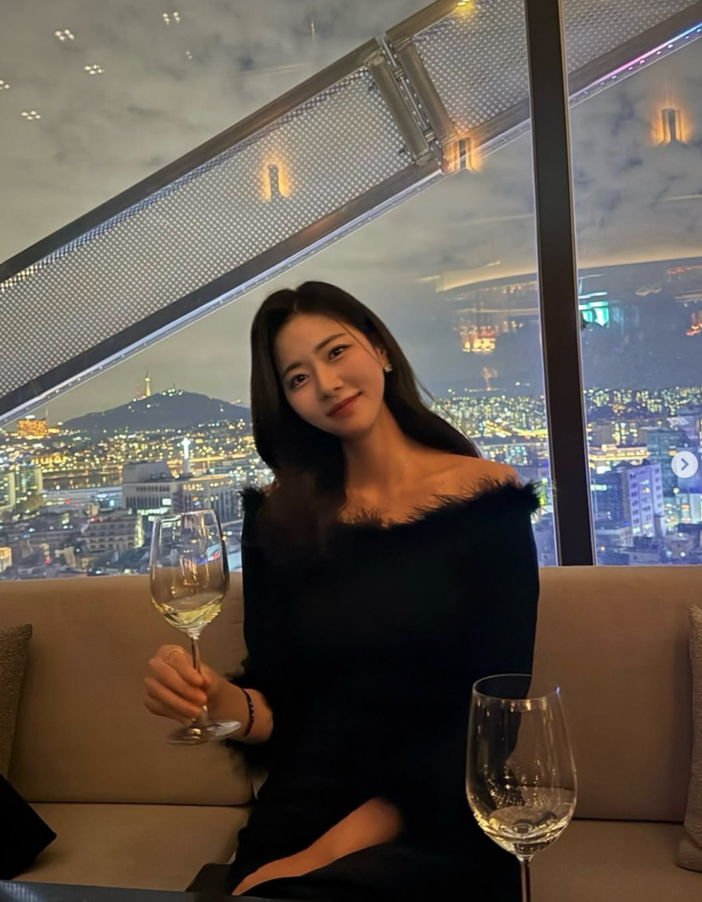 김규리 기상캐스터 아름다운 각선미 몸매