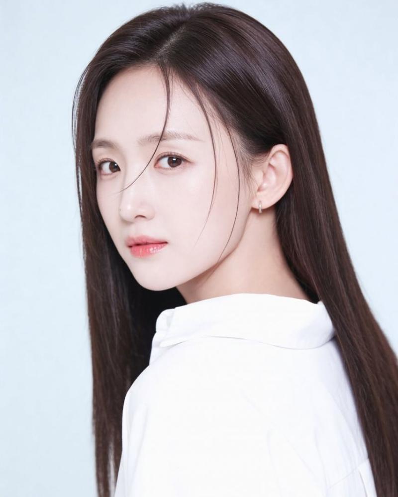 AI로 복원했다는 베이비복스 이희진 프로필 사진.jpg