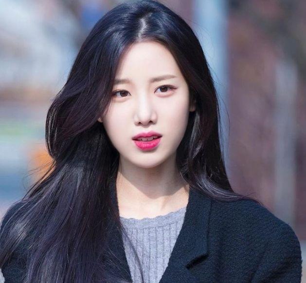 핫도그 먹는 조현.gif