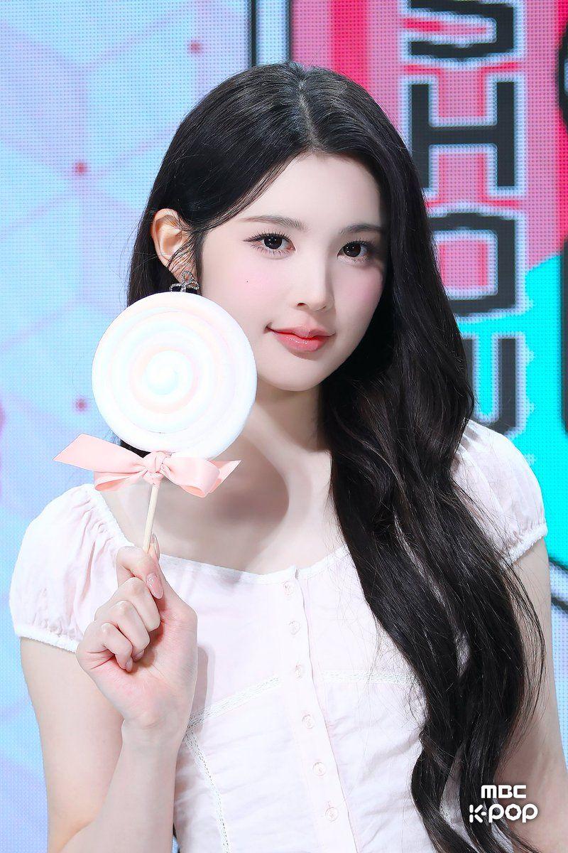 하츠투하츠 에이나, 투어스 도훈