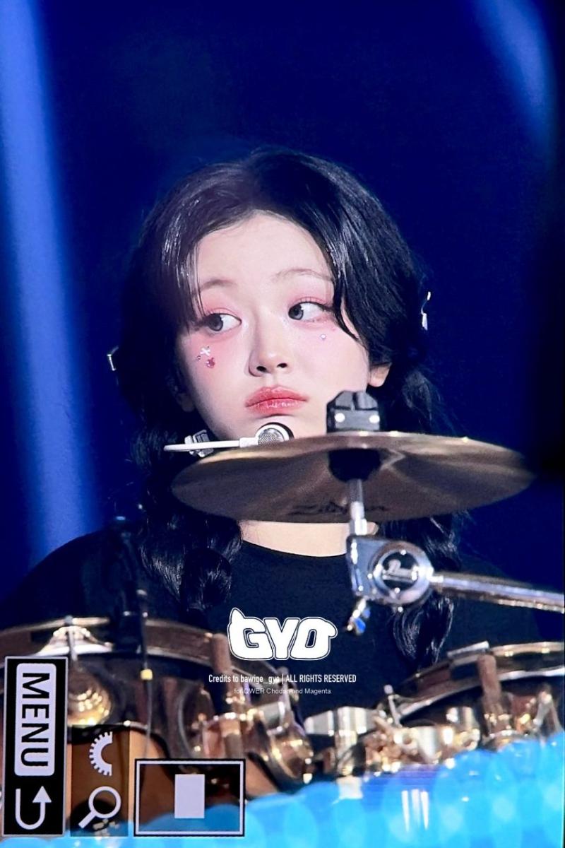 QWER 쵸단 스틱 버리기...