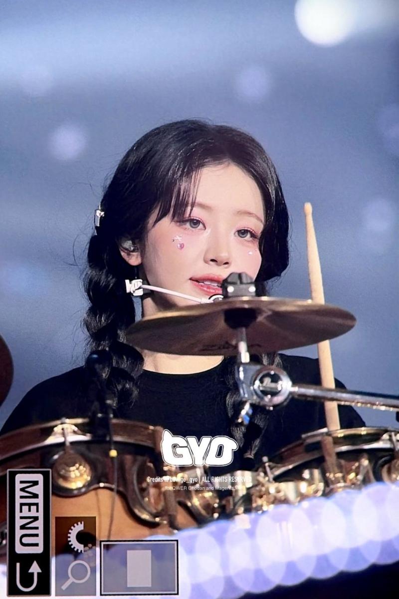 QWER 쵸단 스틱 버리기...