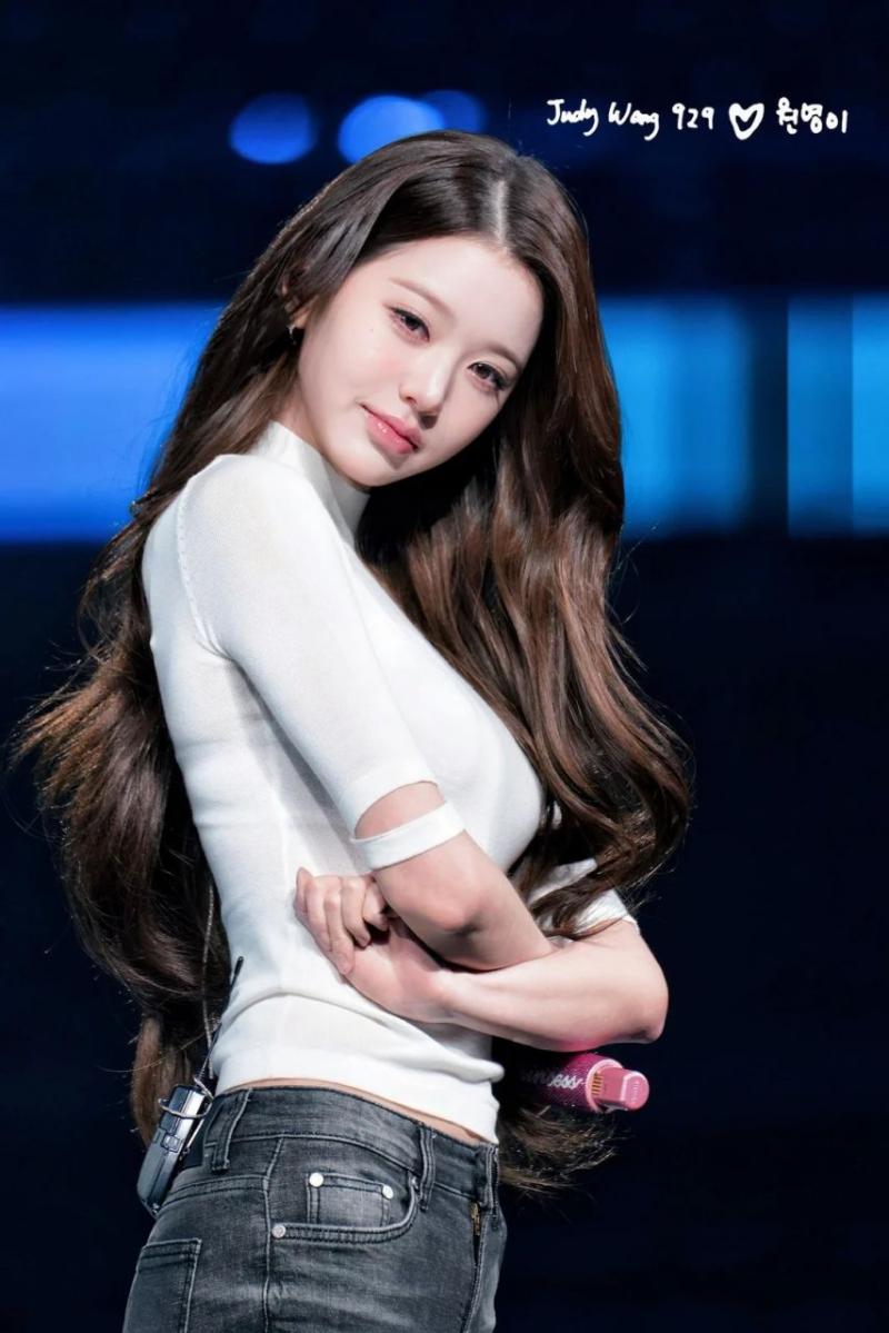 사운드 체크하는 아이브 장원영 흰티에 청바지 여친의 정석 비주얼 (스압)