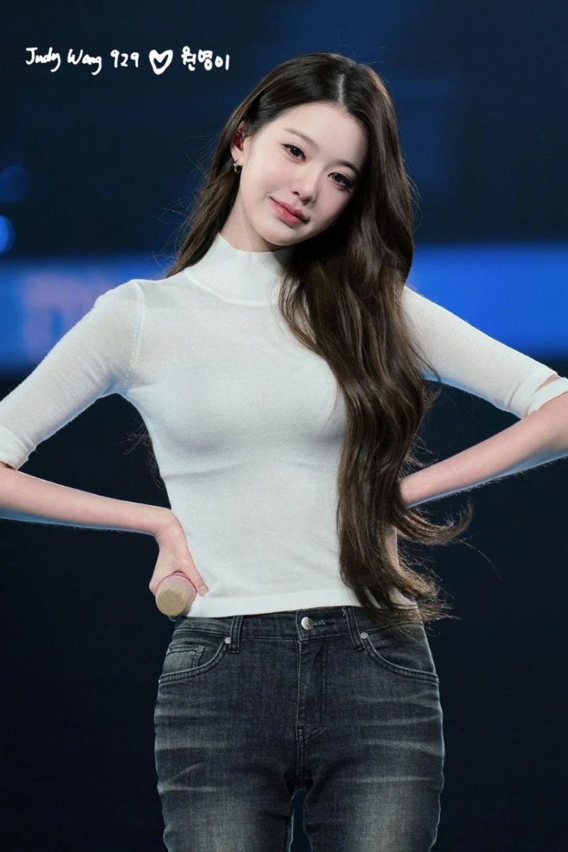 사운드 체크하는 아이브 장원영 흰티에 청바지 여친의 정석 비주얼 (스압)