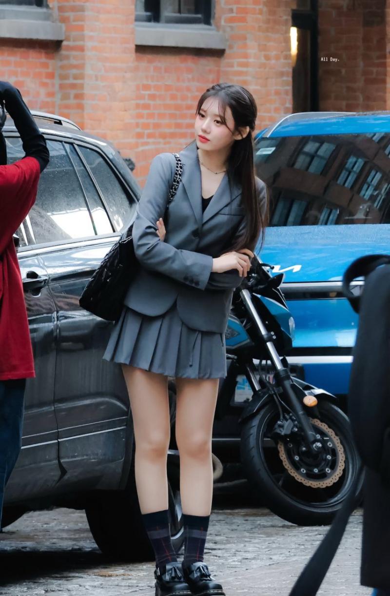 베이비몬스터 로라