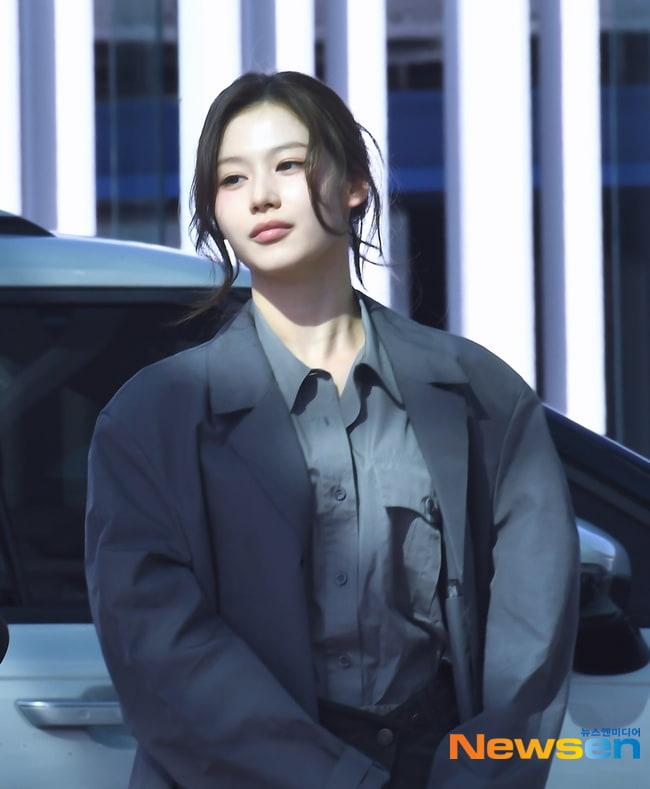 씨스루 공항패션 트와이스 사나