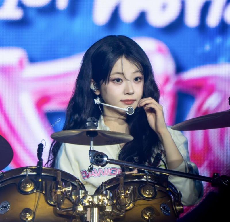 QWER 쵸단 너네 다 기타 배우러 갔지??