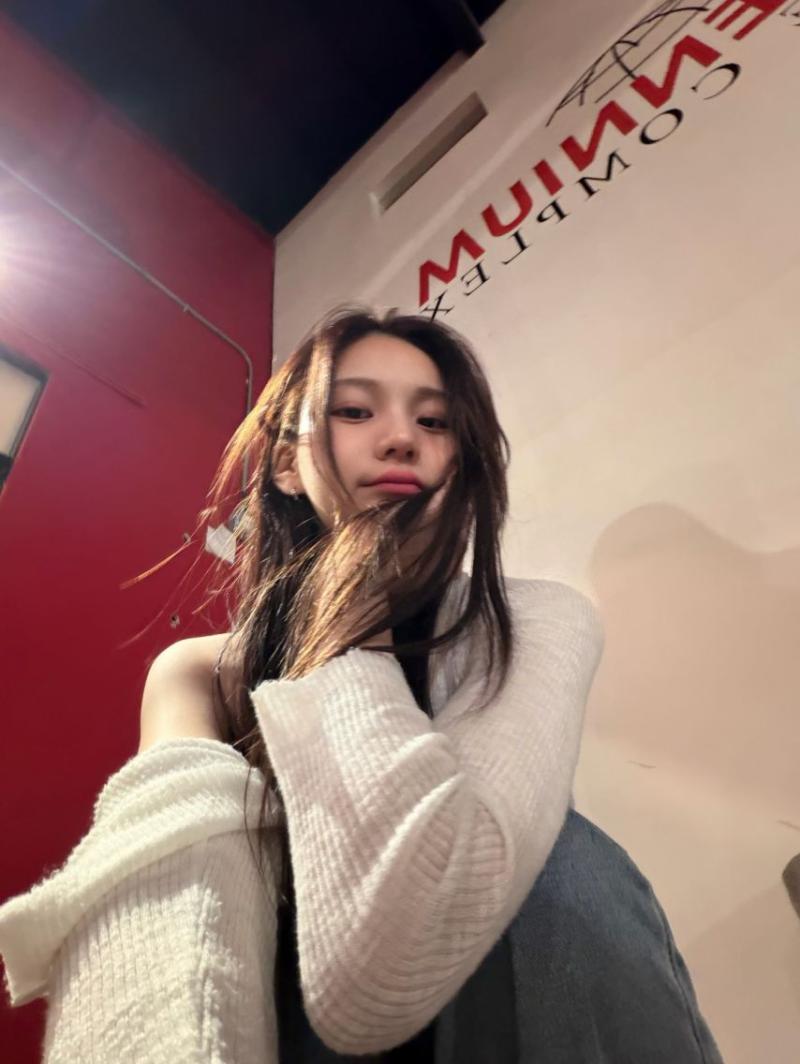 엄지 VIVIZ비비지 인별