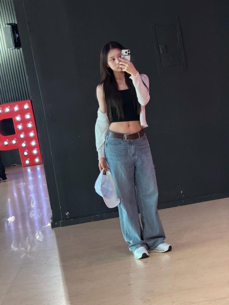 엄지 VIVIZ비비지 인별