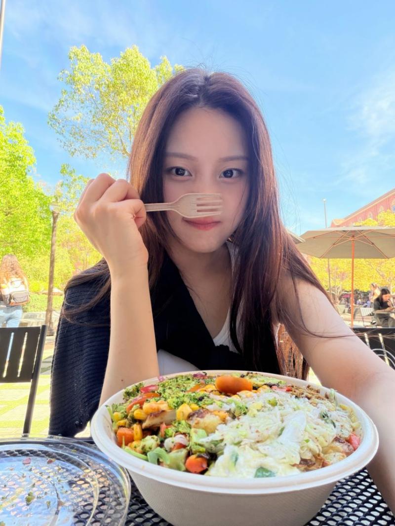 엄지 VIVIZ비비지 인별