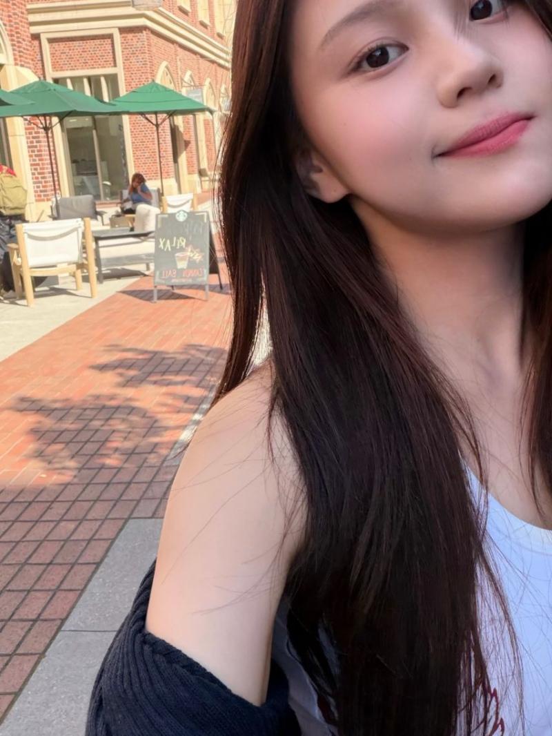엄지 VIVIZ비비지 인별