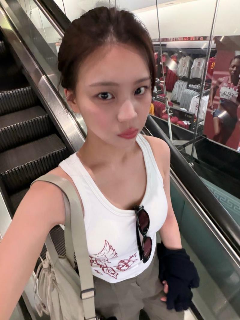 엄지 VIVIZ비비지 인별