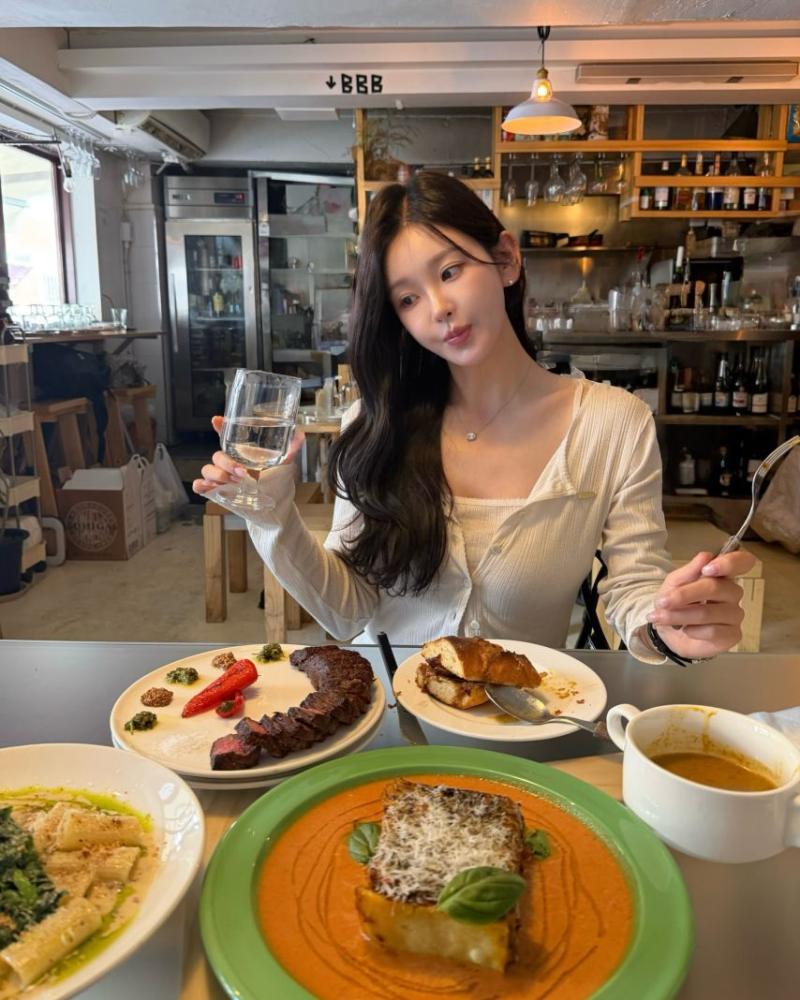 김윤희 아나운서