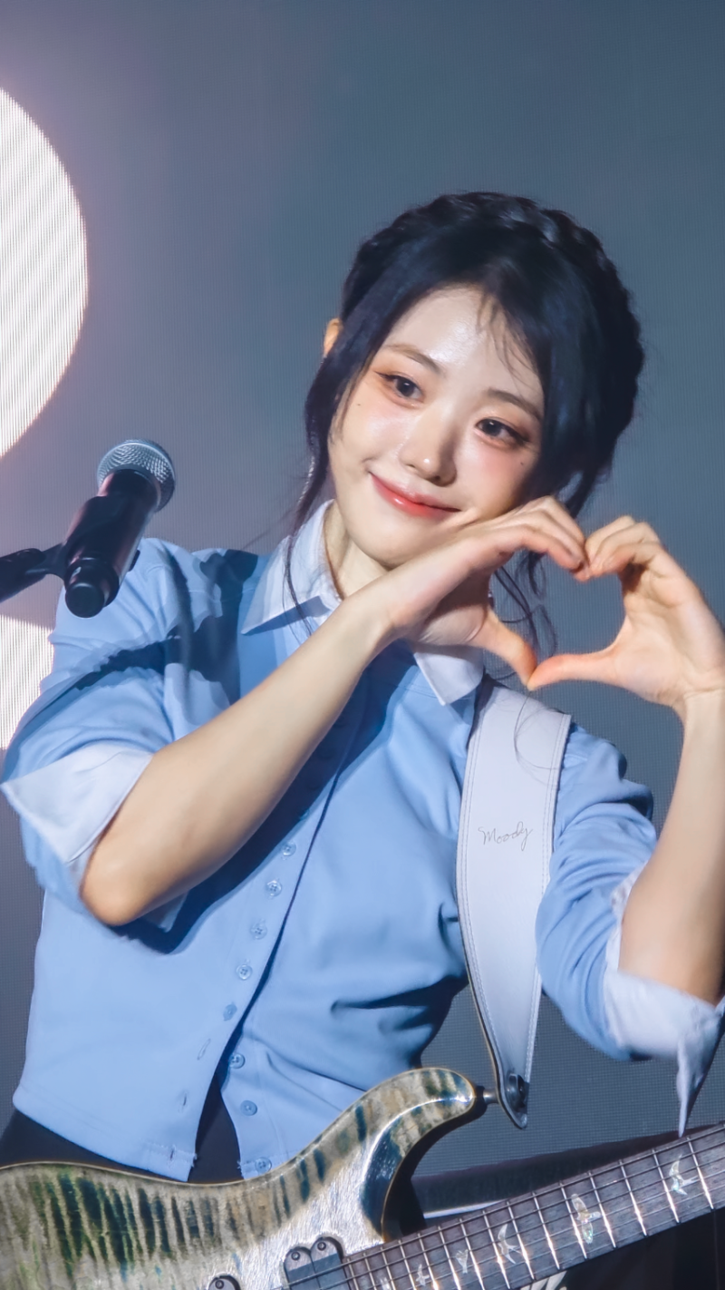 QWER 하나