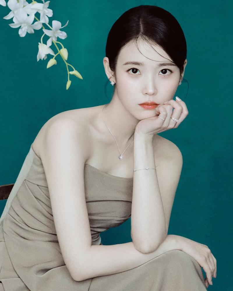 아이유 제이에스티나/ 에스티로더