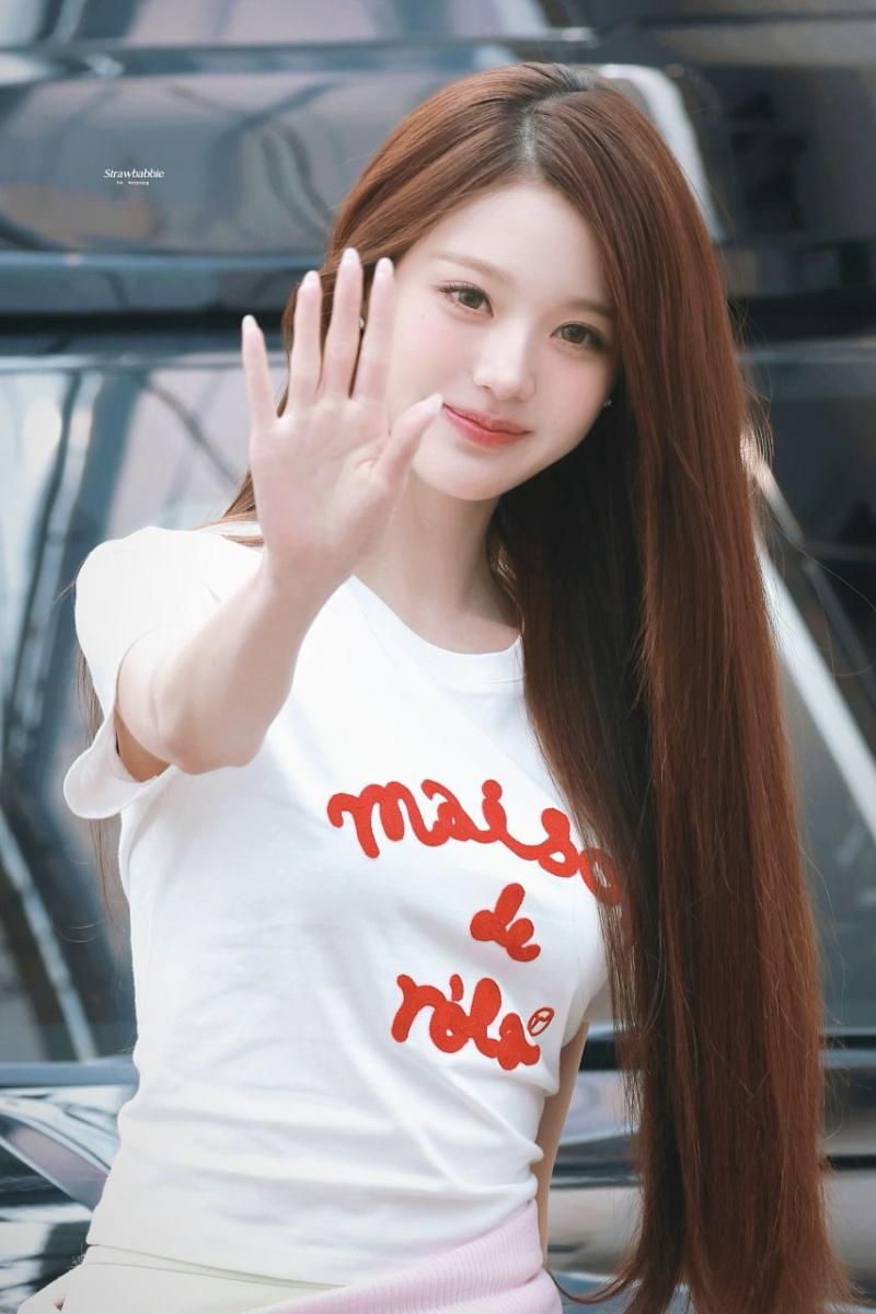 260401 로라로라 서촌 플래그십스토어 포토월 아이브 장원영