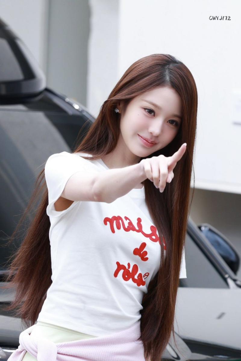 260401 로라로라 서촌 플래그십스토어 포토월 아이브 장원영