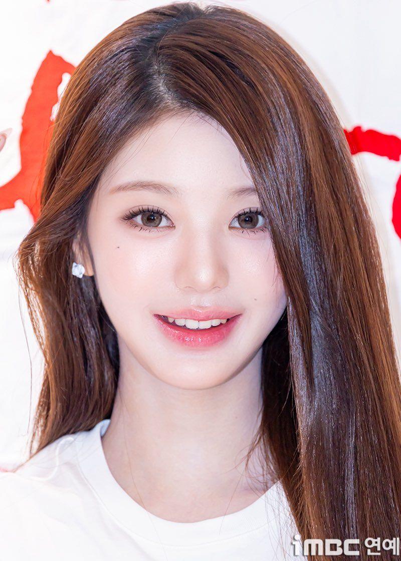 260401 로라로라 서촌 플래그십스토어 포토월 아이브 장원영