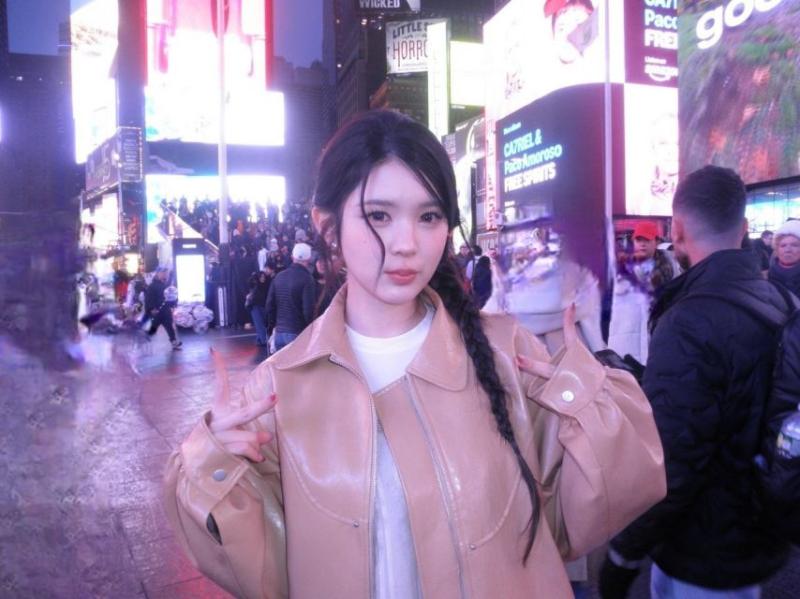 하츠투하츠 에이나