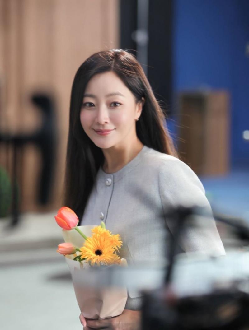 김희선 미모 근황.jpg