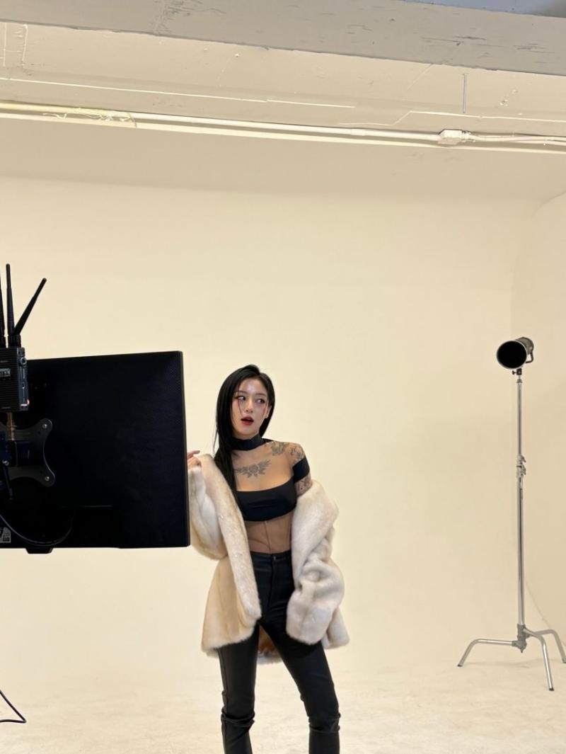 강민아 사냥개들2 지나 역, 강렬한 타투 분장