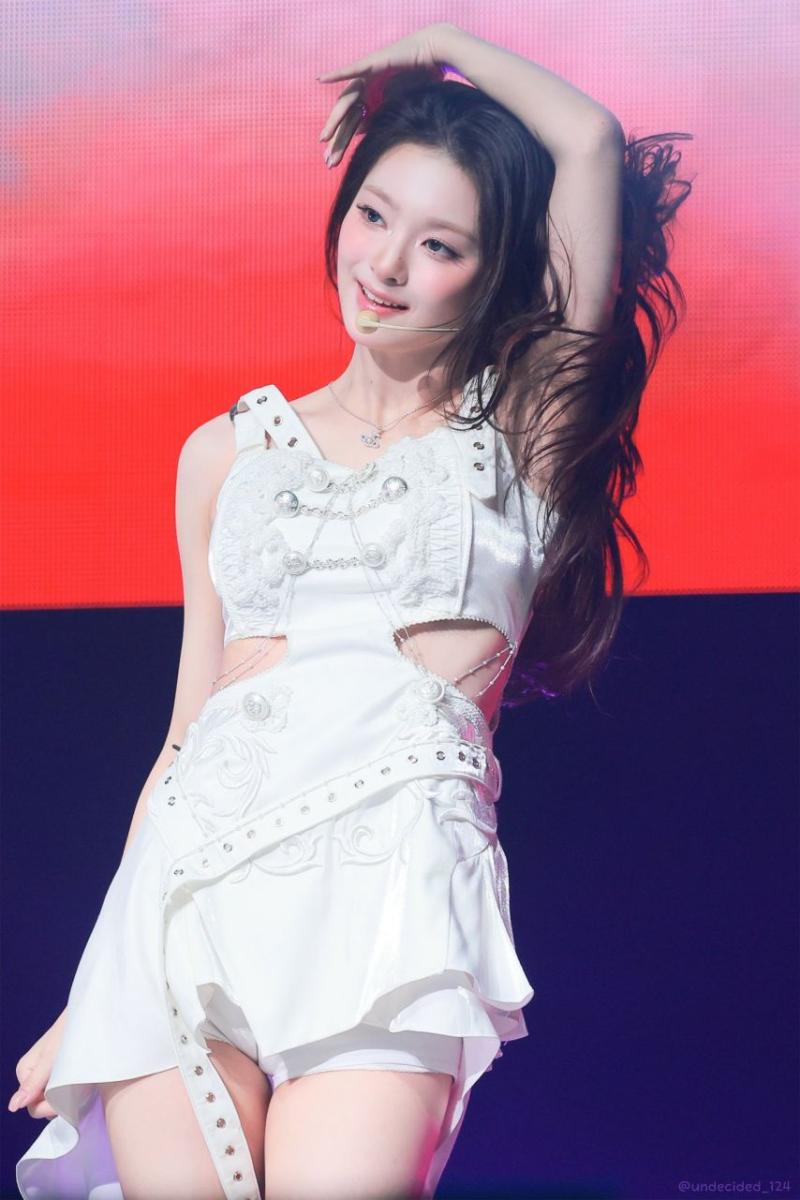프로미스나인 이나경