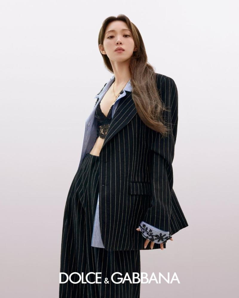 브라 드러낸 이성경 돌체 & 가바나 화보