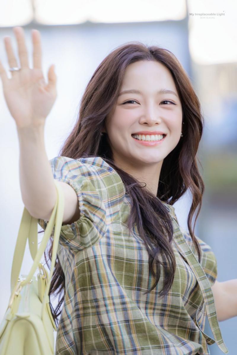 김세정 아이오아이 260407 롱샴 부산